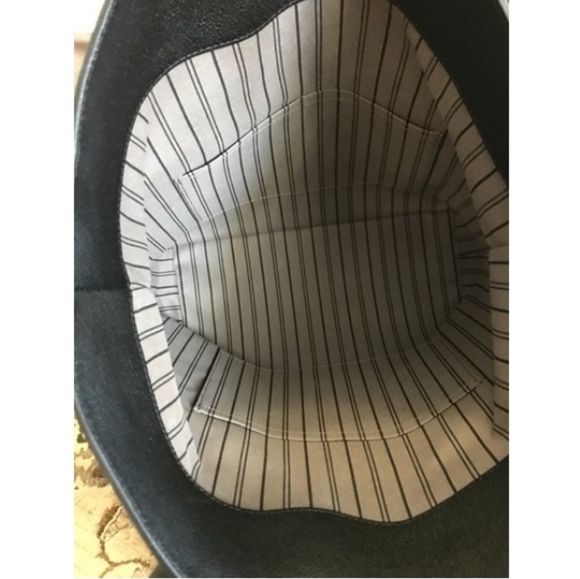 Hobo - Picture 3 of 8